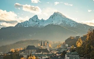 Imposante Berglandschaft des Watzmanns in den Berchtesgadener Alpen – Stressabbau in der Natur